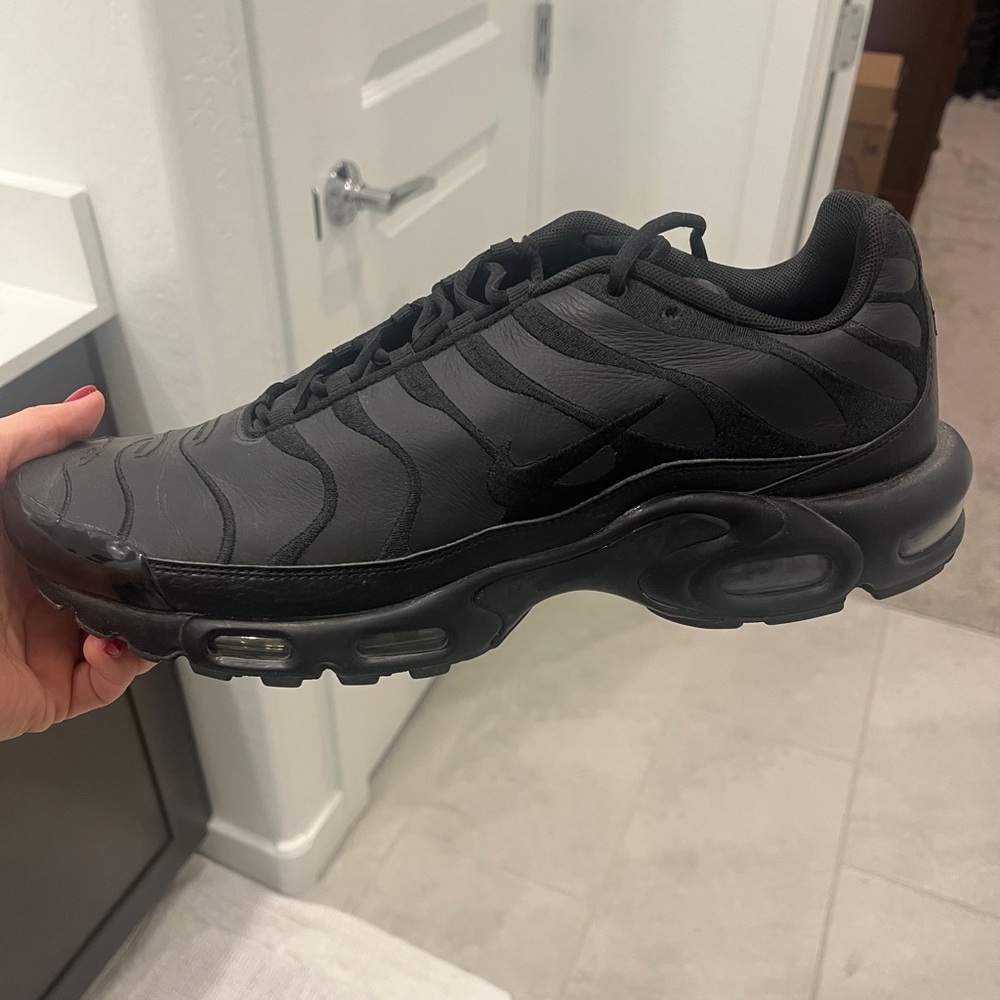 Nike Men's Black Air Max Sneakers